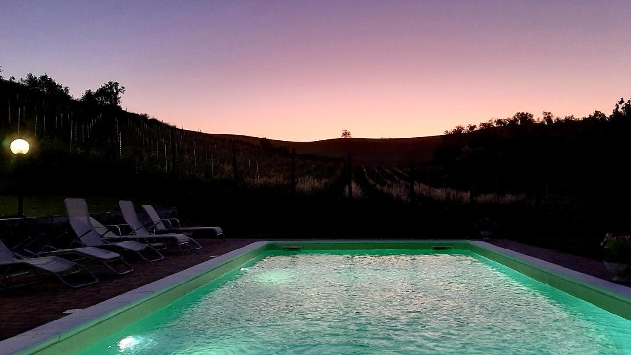 Agriturismo "Veritas" Bed & Wine Casaleggio Boiro Exterior photo