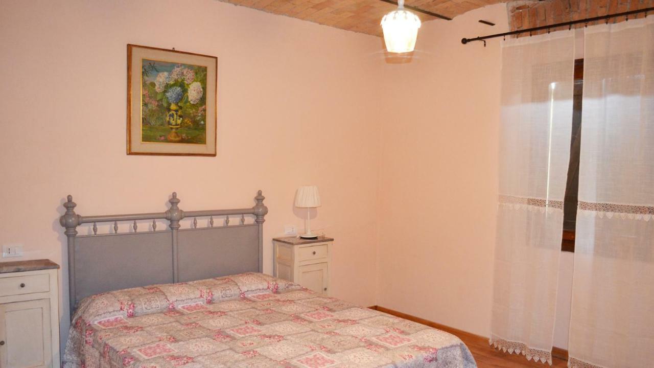Agriturismo "Veritas" Bed & Wine Casaleggio Boiro Exterior photo