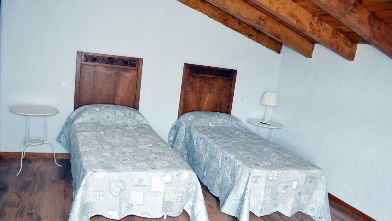 Agriturismo "Veritas" Bed & Wine Casaleggio Boiro Exterior photo