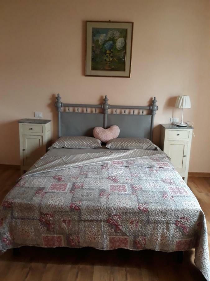 Agriturismo "Veritas" Bed & Wine Casaleggio Boiro Exterior photo