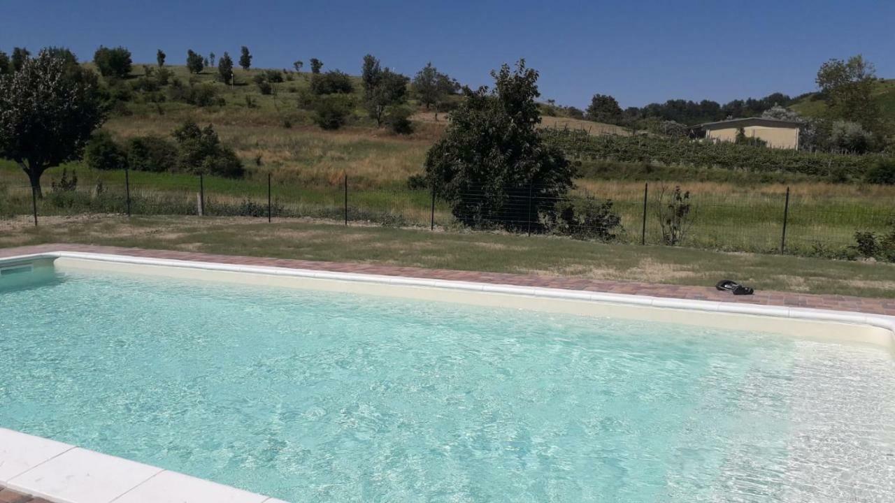 Agriturismo "Veritas" Bed & Wine Casaleggio Boiro Exterior photo
